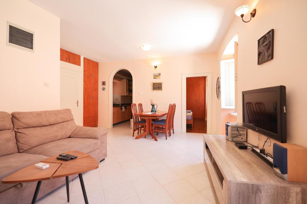 Two Bedroom Apartment In City Center Igor زادار المظهر الخارجي الصورة